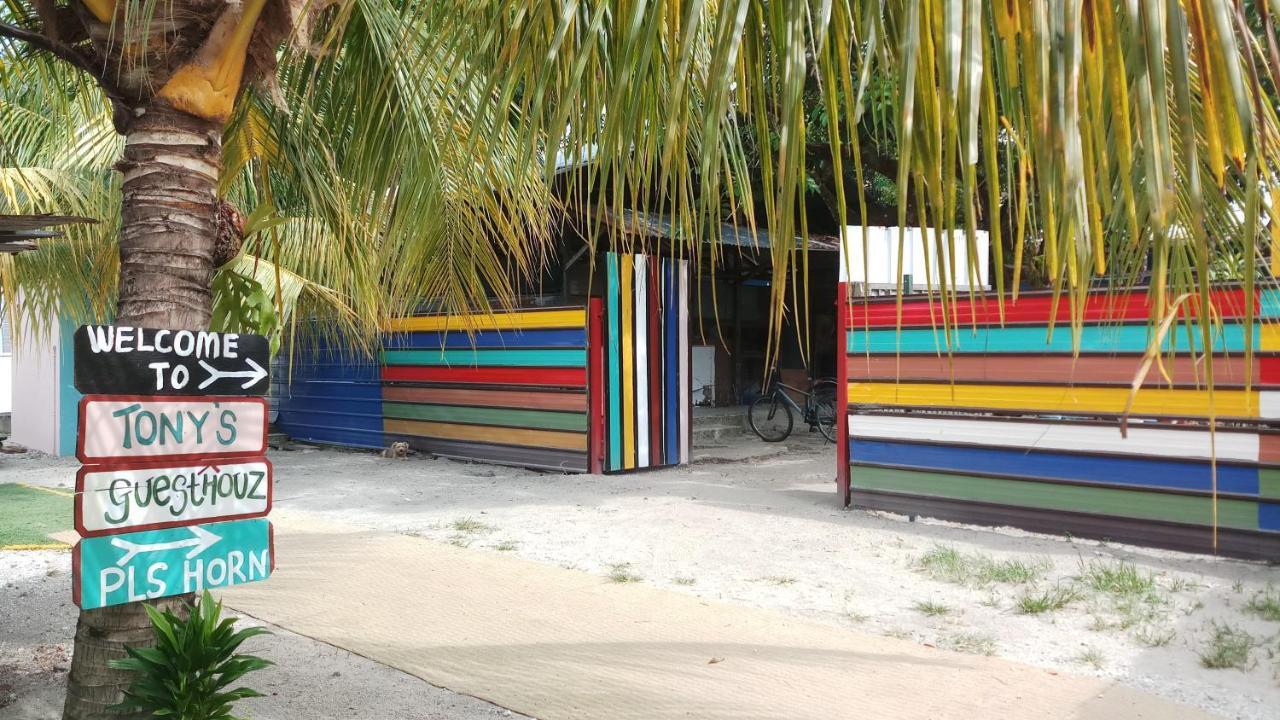 Tony'S Guesthouse At Teluk Bahang Batu Ferringhi Exterior foto