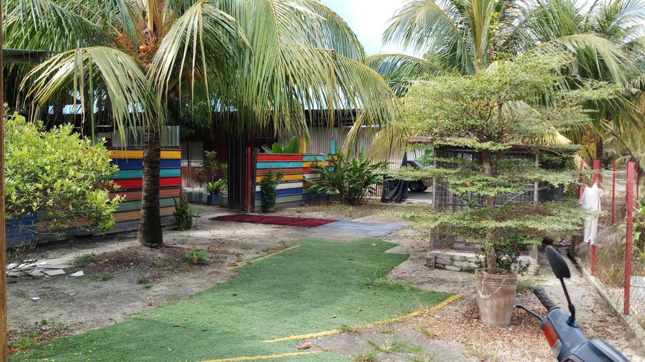 Tony'S Guesthouse At Teluk Bahang Batu Ferringhi Exterior foto