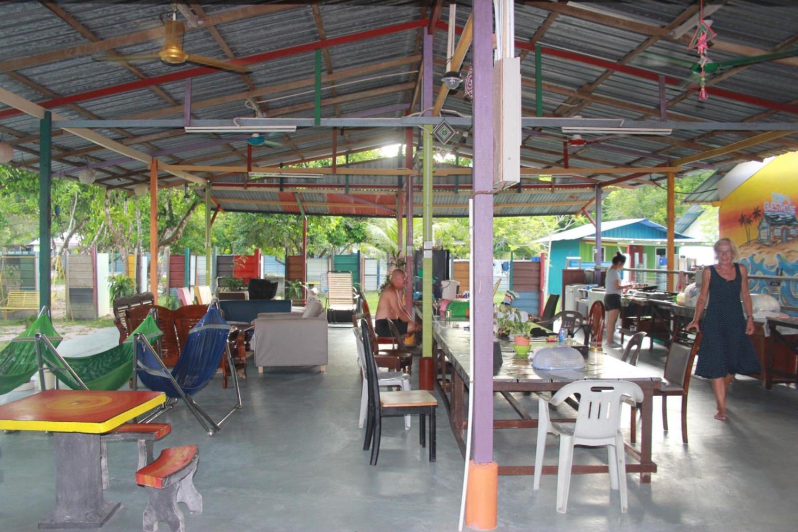Tony'S Guesthouse At Teluk Bahang Batu Ferringhi Exterior foto