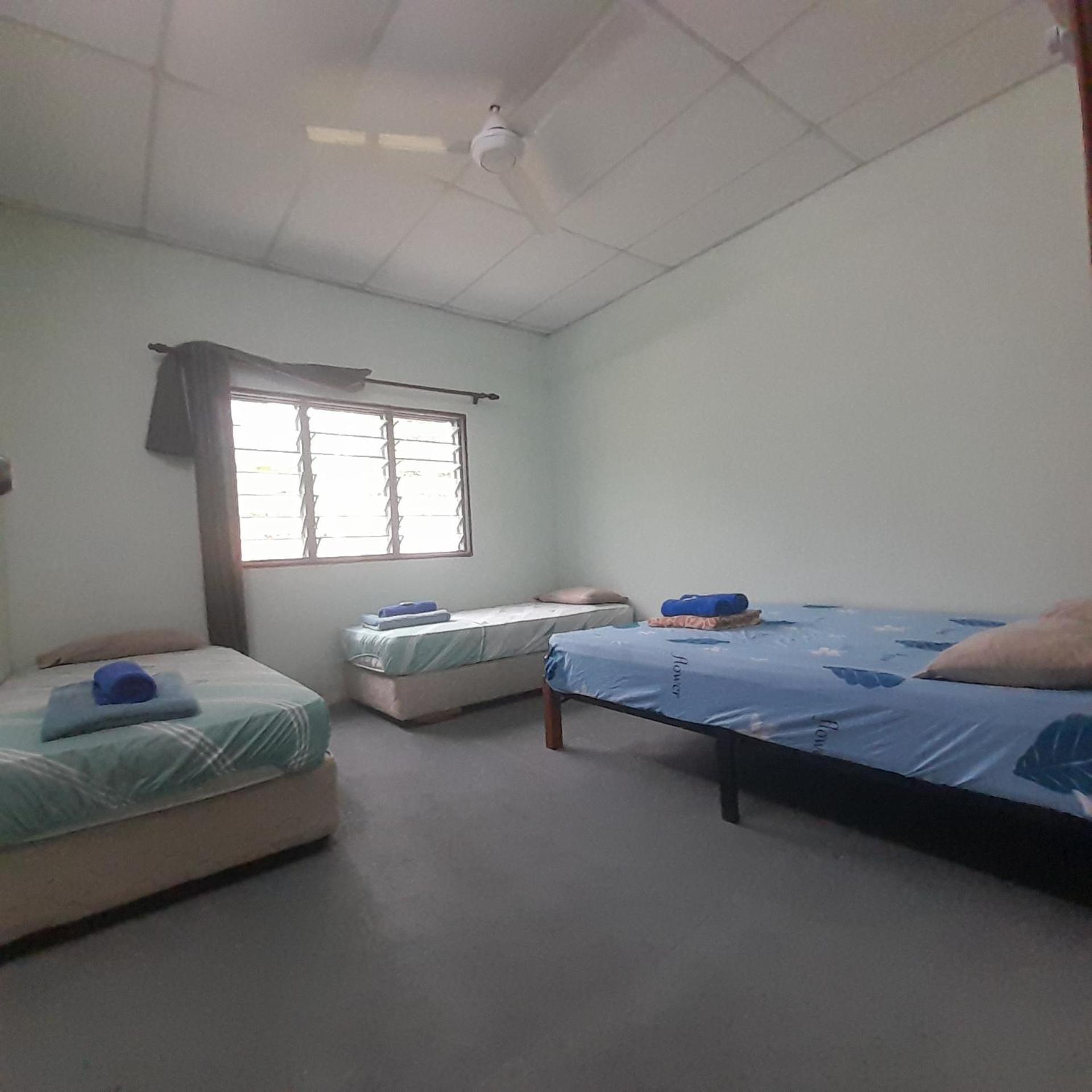 Tony'S Guesthouse At Teluk Bahang Batu Ferringhi Exterior foto