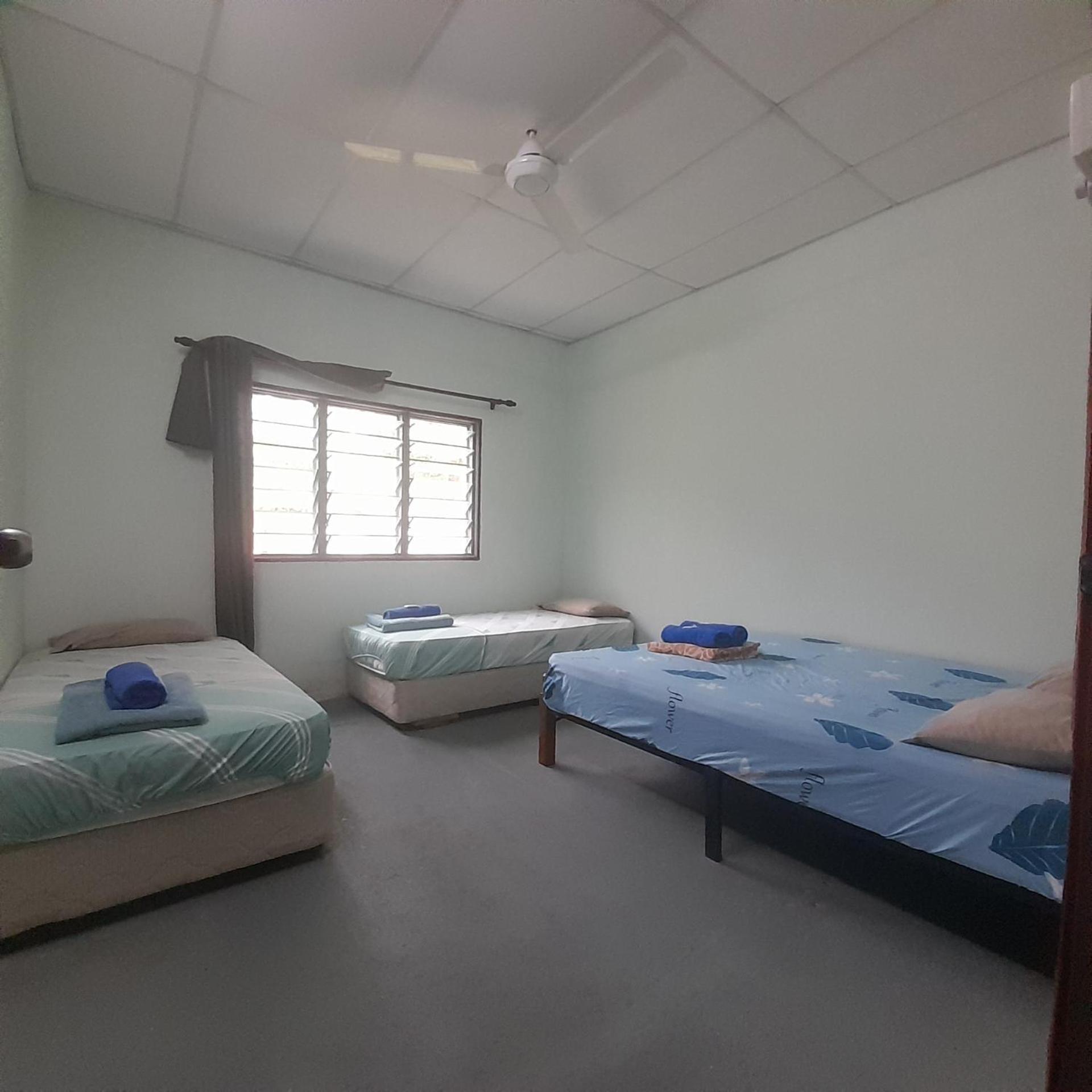 Tony'S Guesthouse At Teluk Bahang Batu Ferringhi Exterior foto