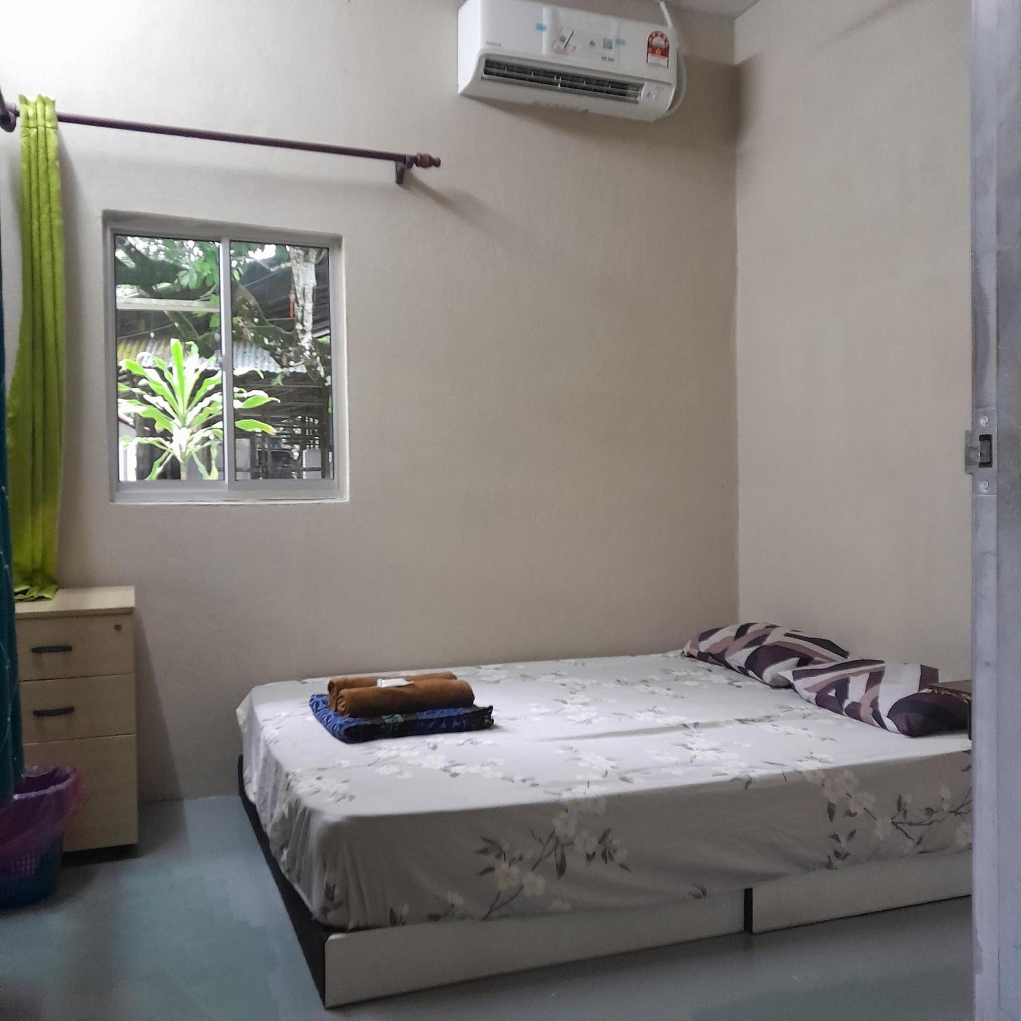 Tony'S Guesthouse At Teluk Bahang Batu Ferringhi Exterior foto