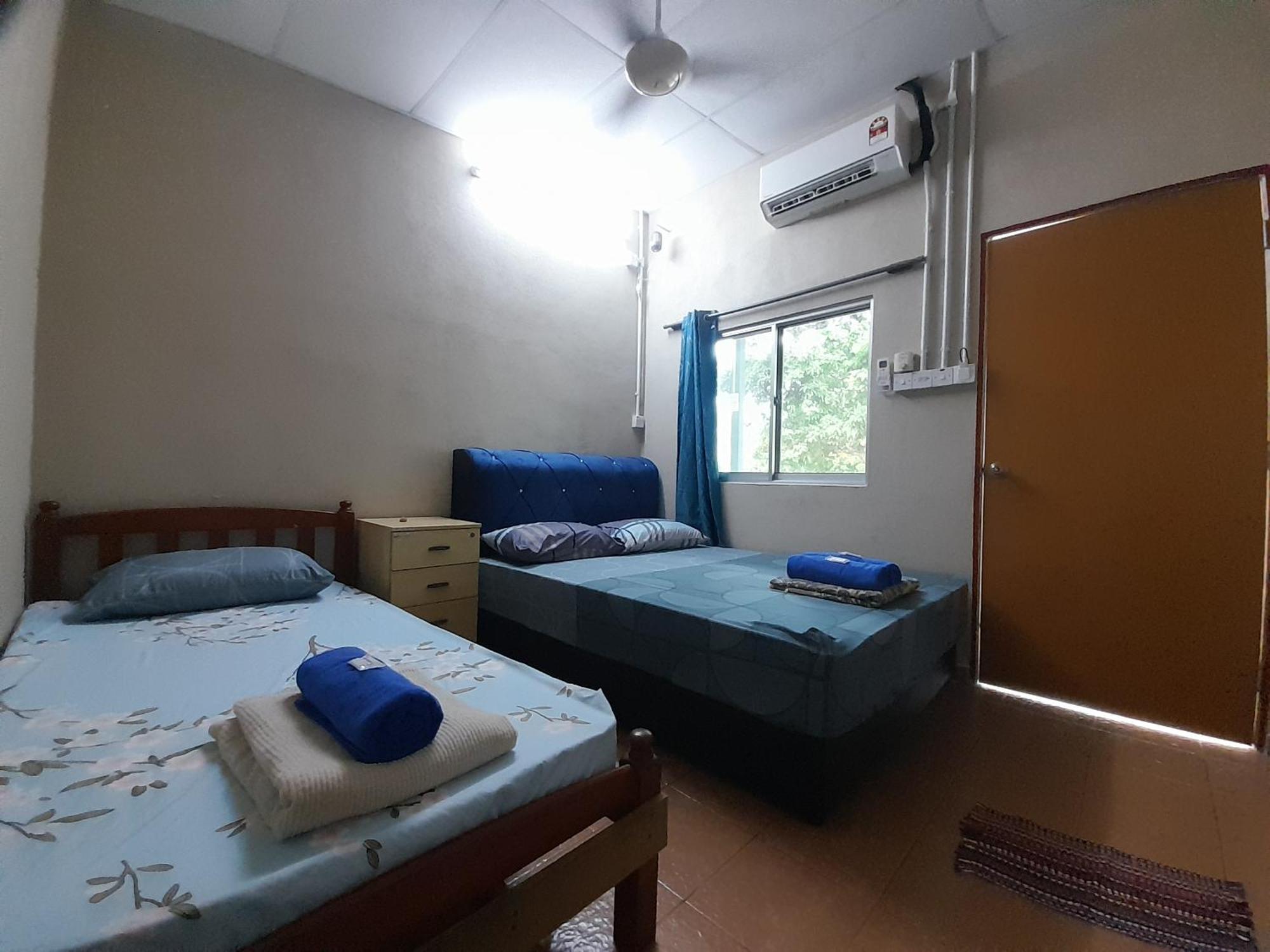Tony'S Guesthouse At Teluk Bahang Batu Ferringhi Exterior foto