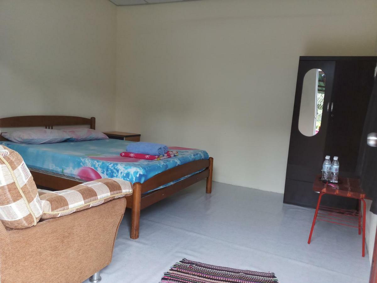 Tony'S Guesthouse At Teluk Bahang Batu Ferringhi Exterior foto